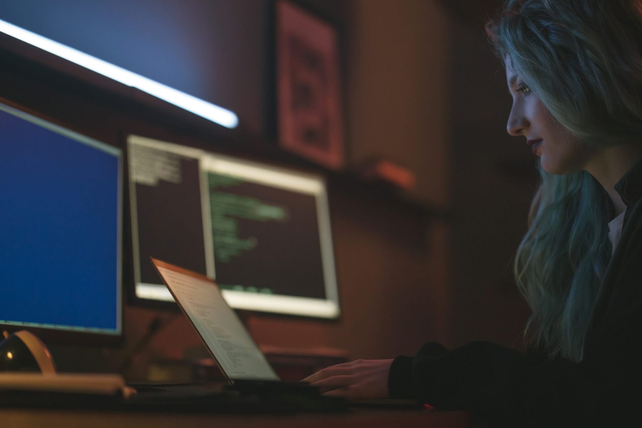 IT security, Free Side View of a Woman Using a Laptop Stock Photo